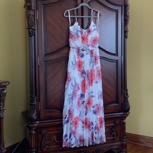 Bisou Bisou White Floral Pleated Maxi Dress